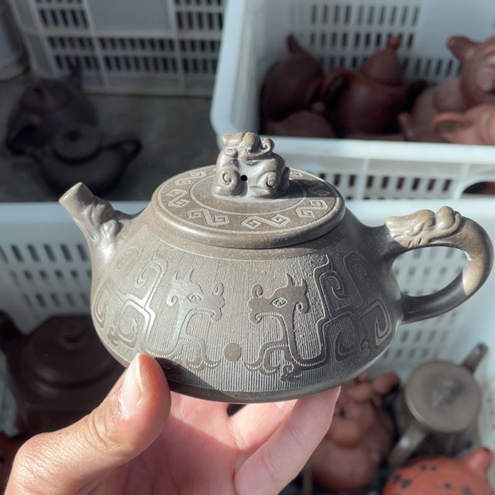 老厂紫砂壶一件。