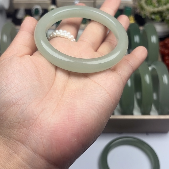 东陵石未镶嵌手镯