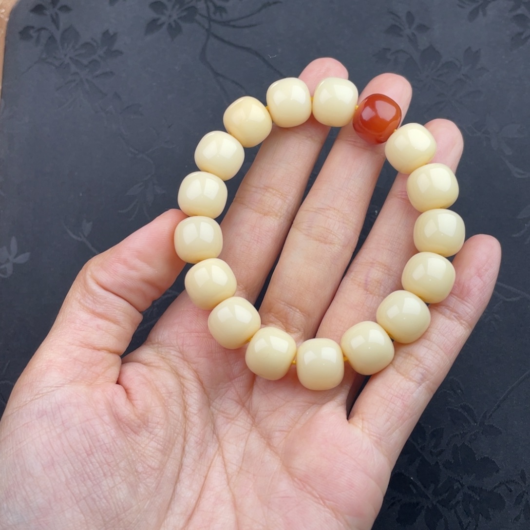 沉***默石英质玉（缅黄）未镶嵌颈饰