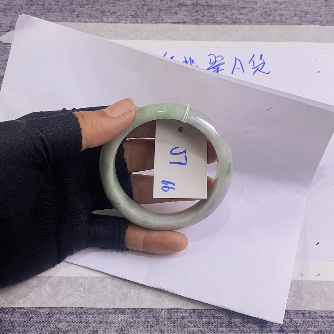 未镶嵌手镯翡翠66