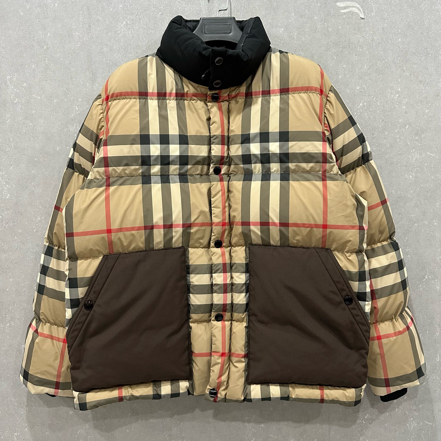 99新 BURBERRY/博柏利 经典格纹立领长袖羽绒服 L码 99新 005962