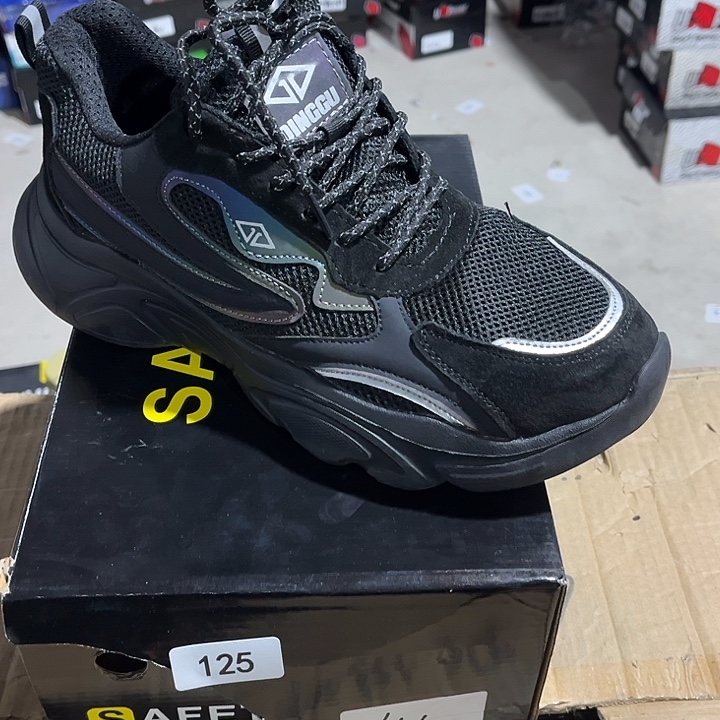 41尺码编号125防砸防刺劳保鞋