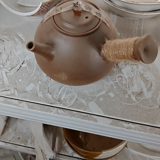绿泥盘子碗茶壶啥都有