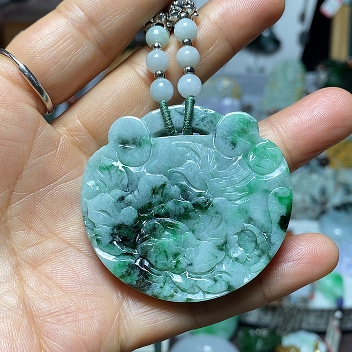 翡翠未镶嵌吊坠(赠链)