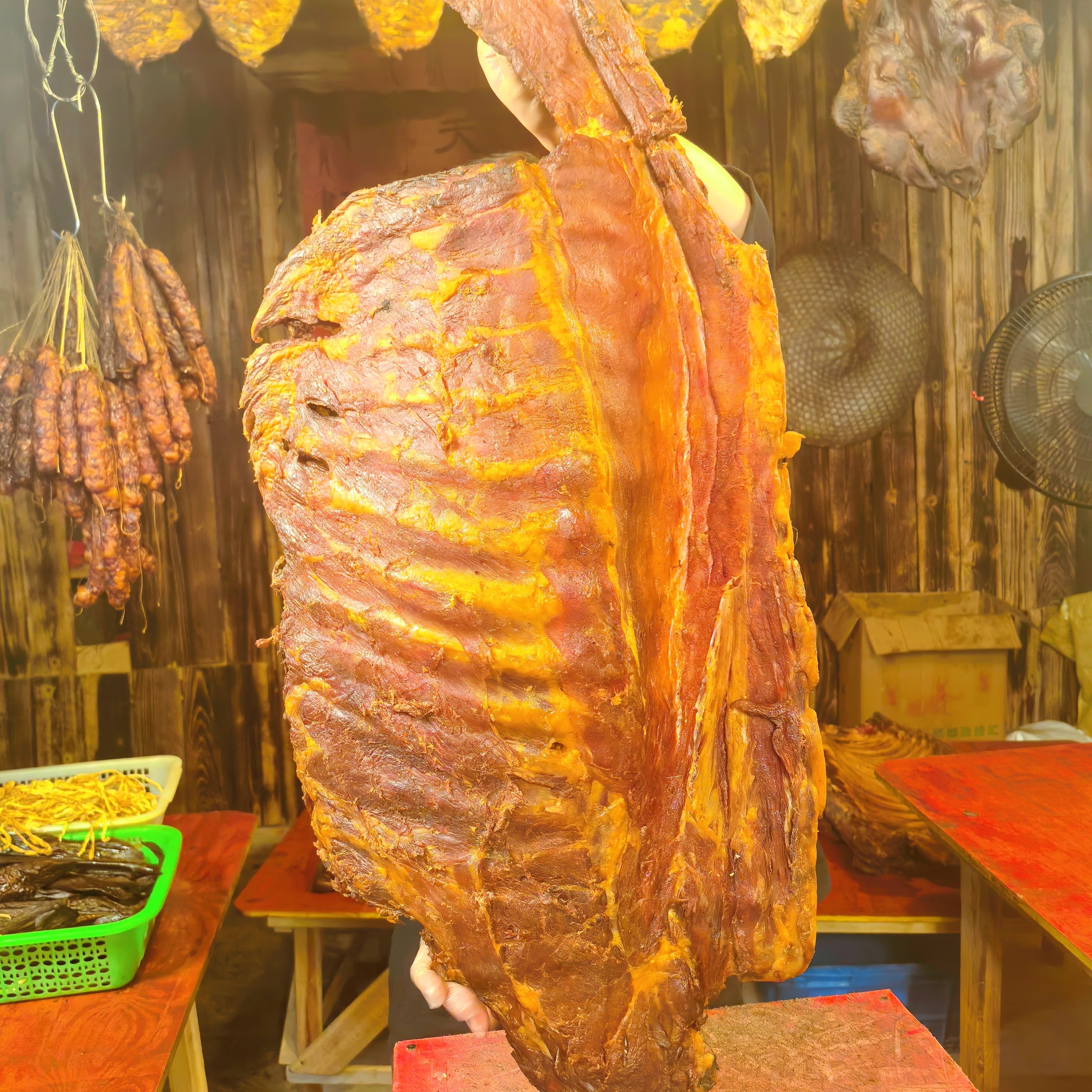 【土猪大排骨现场称重】农家柴火烟熏跑山猪