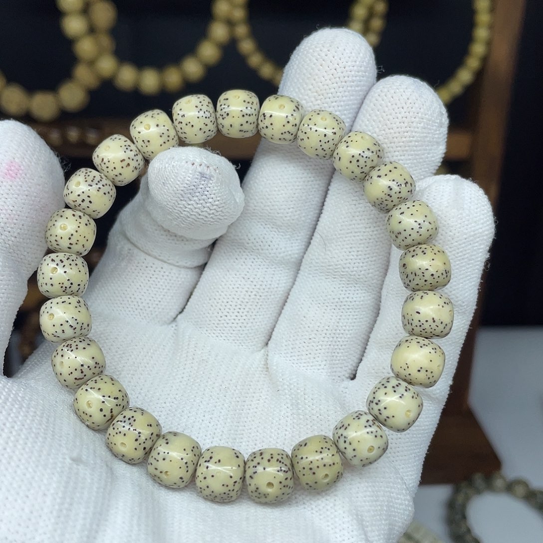 星月菩提手串赵****?9-8，横纹一线天