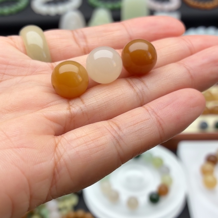 眺***望和田玉未镶嵌颈饰卡12