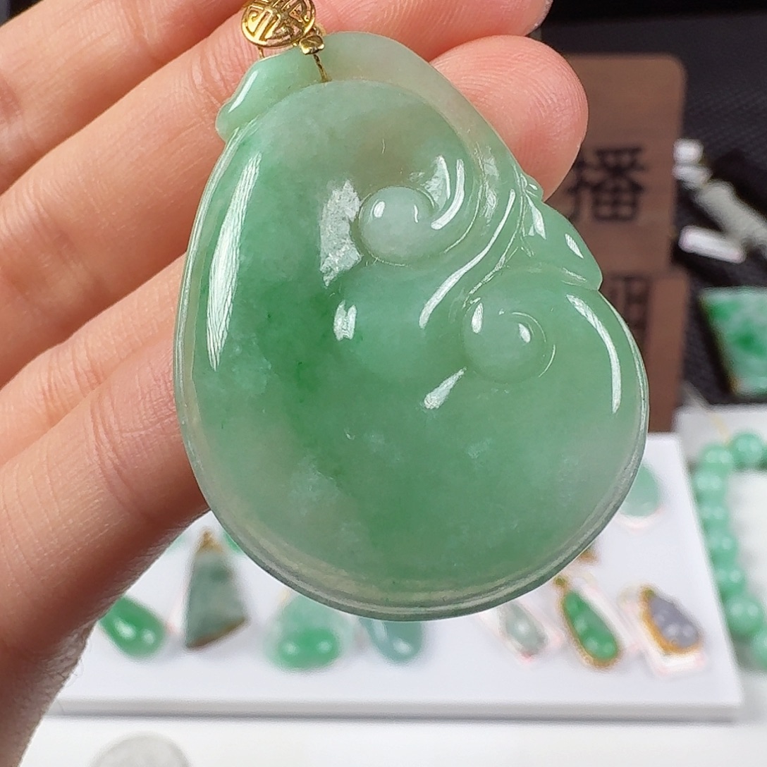 翡翠18K金镶嵌颈饰