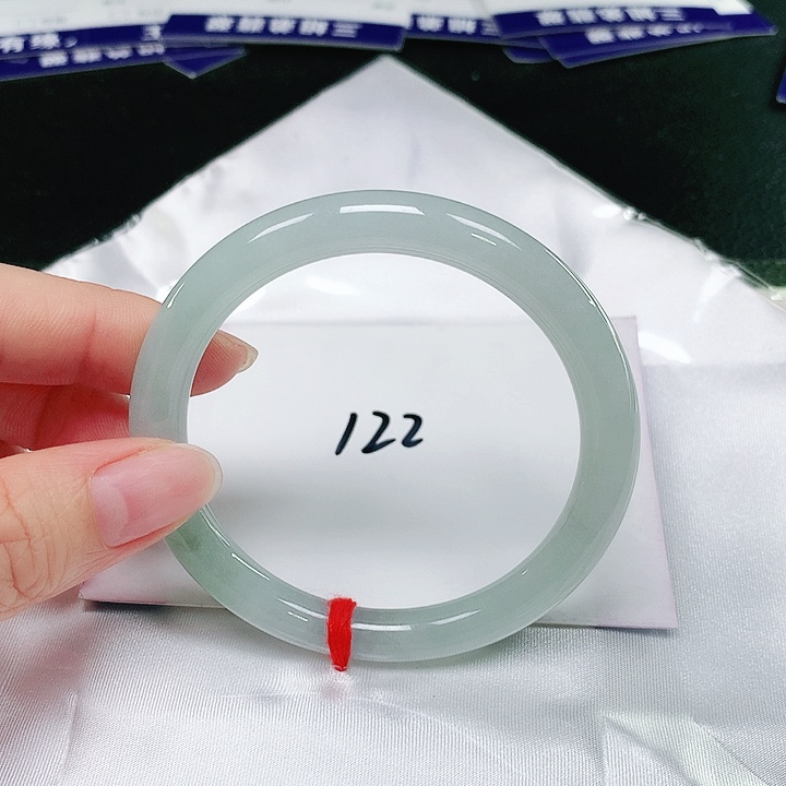 翡翠手镯（圆镯）未镶嵌