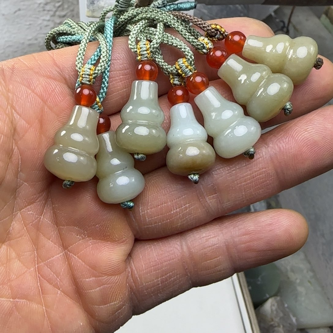 和田玉未镶嵌颈饰拍一发一，
