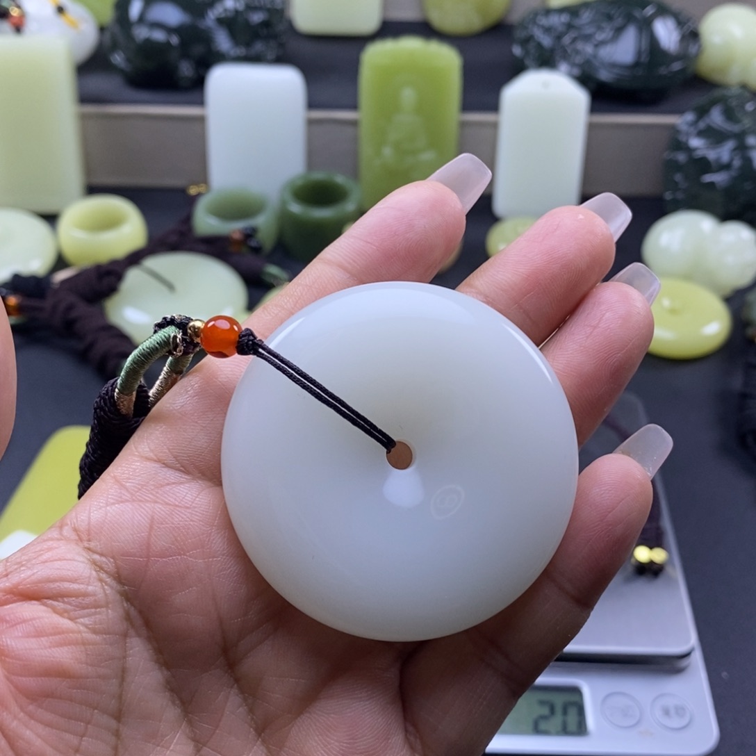 和田玉未镶嵌颈饰