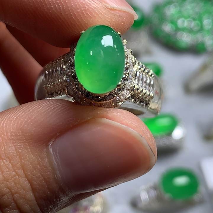 翡翠未镶嵌戒指铜托，卖裸石，需要二次镶嵌