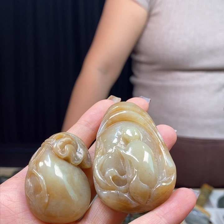 岫岩河磨玉（透闪石质玉）颈饰未镶嵌