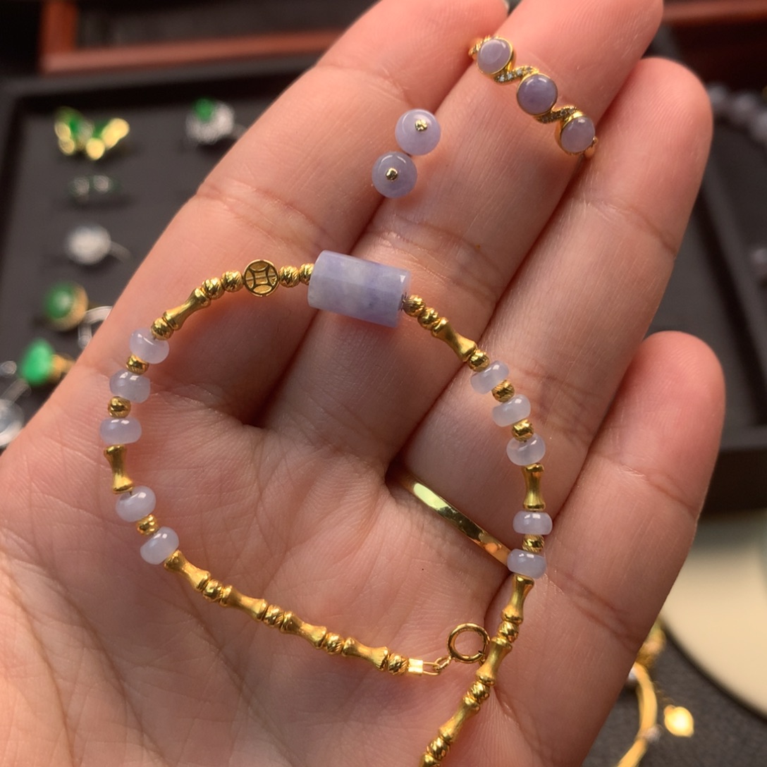 翡翠18K金镶嵌耳饰翡翠