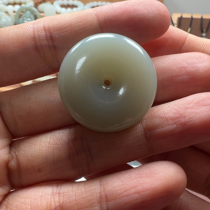 和田玉未镶嵌颈饰且末平安扣