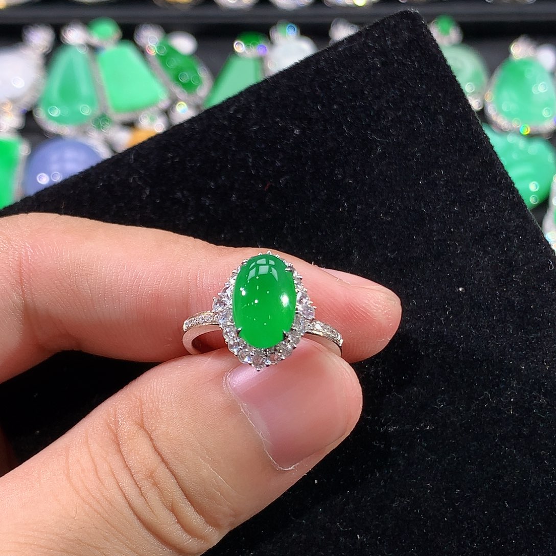 翡翠18K金镶嵌戒指