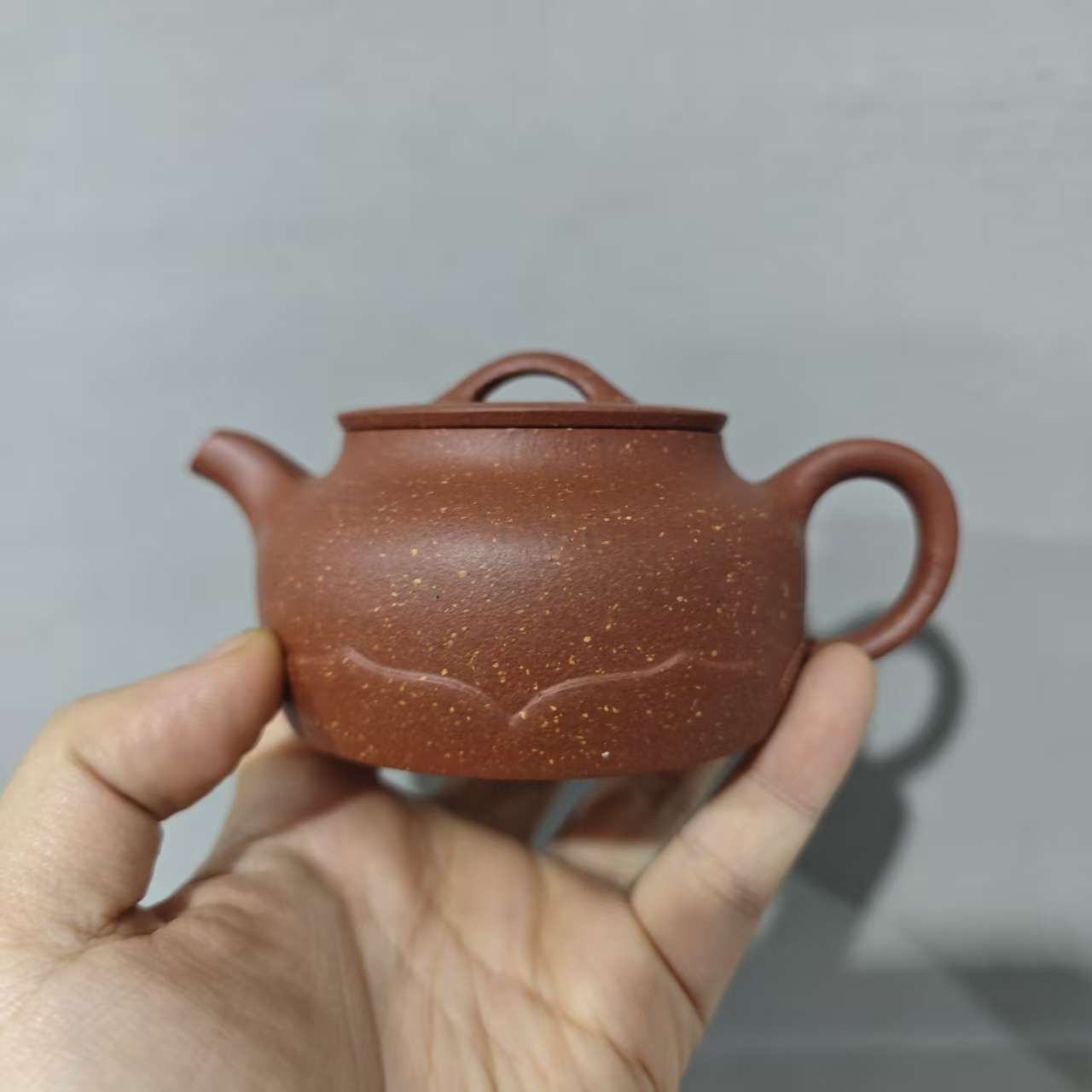 御闳抟砂半手工粗砂降坡泥莲华壶容量大约150cc