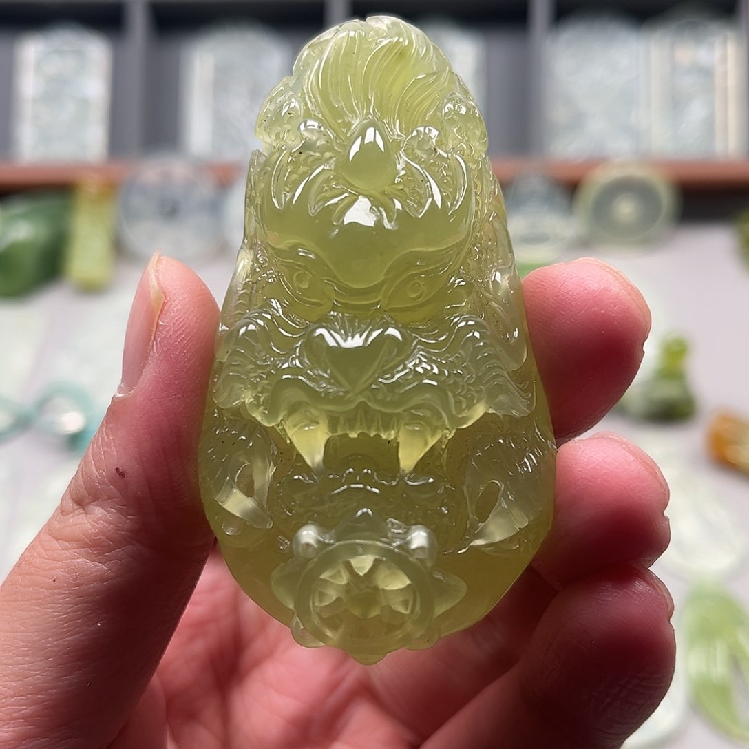 蛇纹石玉颈饰未镶嵌