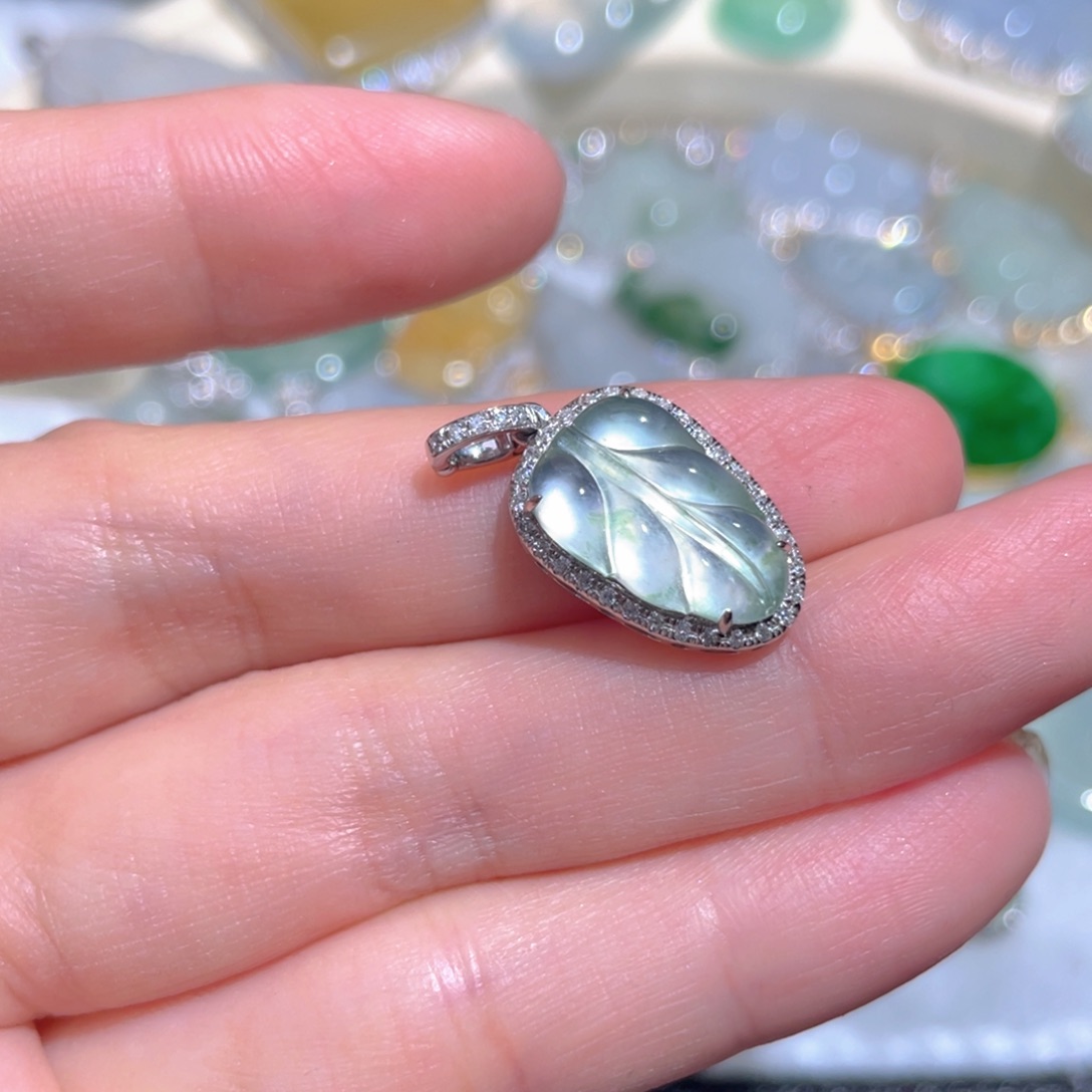 翡翠颈饰18K金镶嵌翡翠