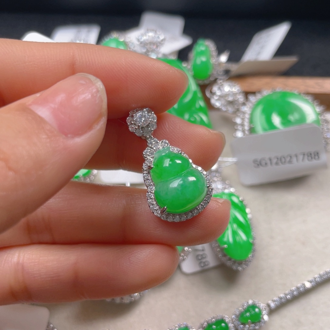 翡翠颈饰银S925镶嵌翡翠