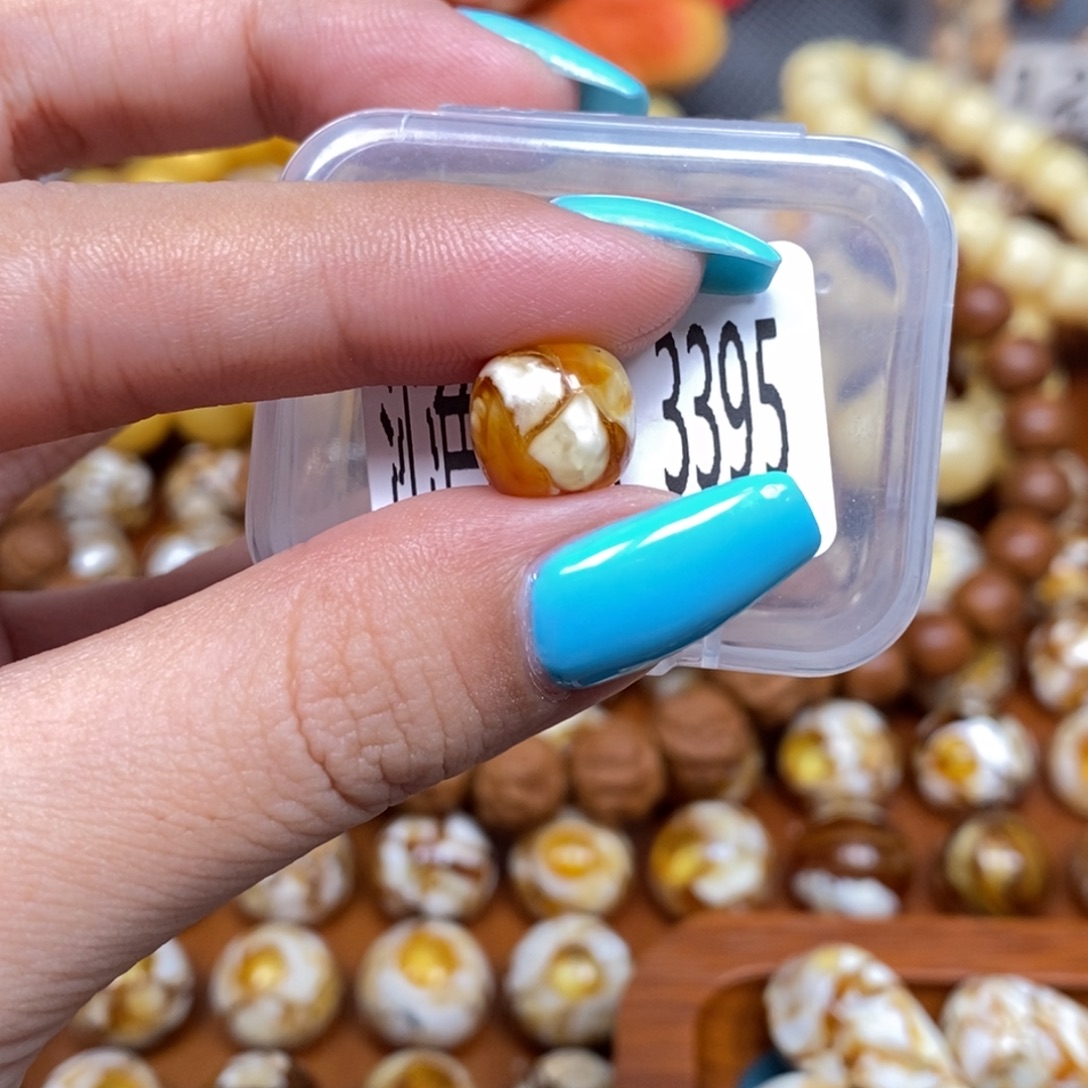 蜜蜡未镶嵌珠宝奇石3395