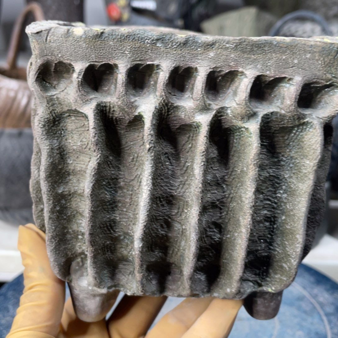 红陶微瑕的脸上有一