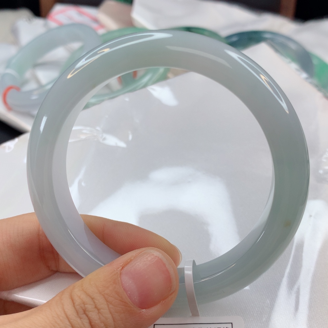 翡翠未镶嵌手镯浅绿54.7