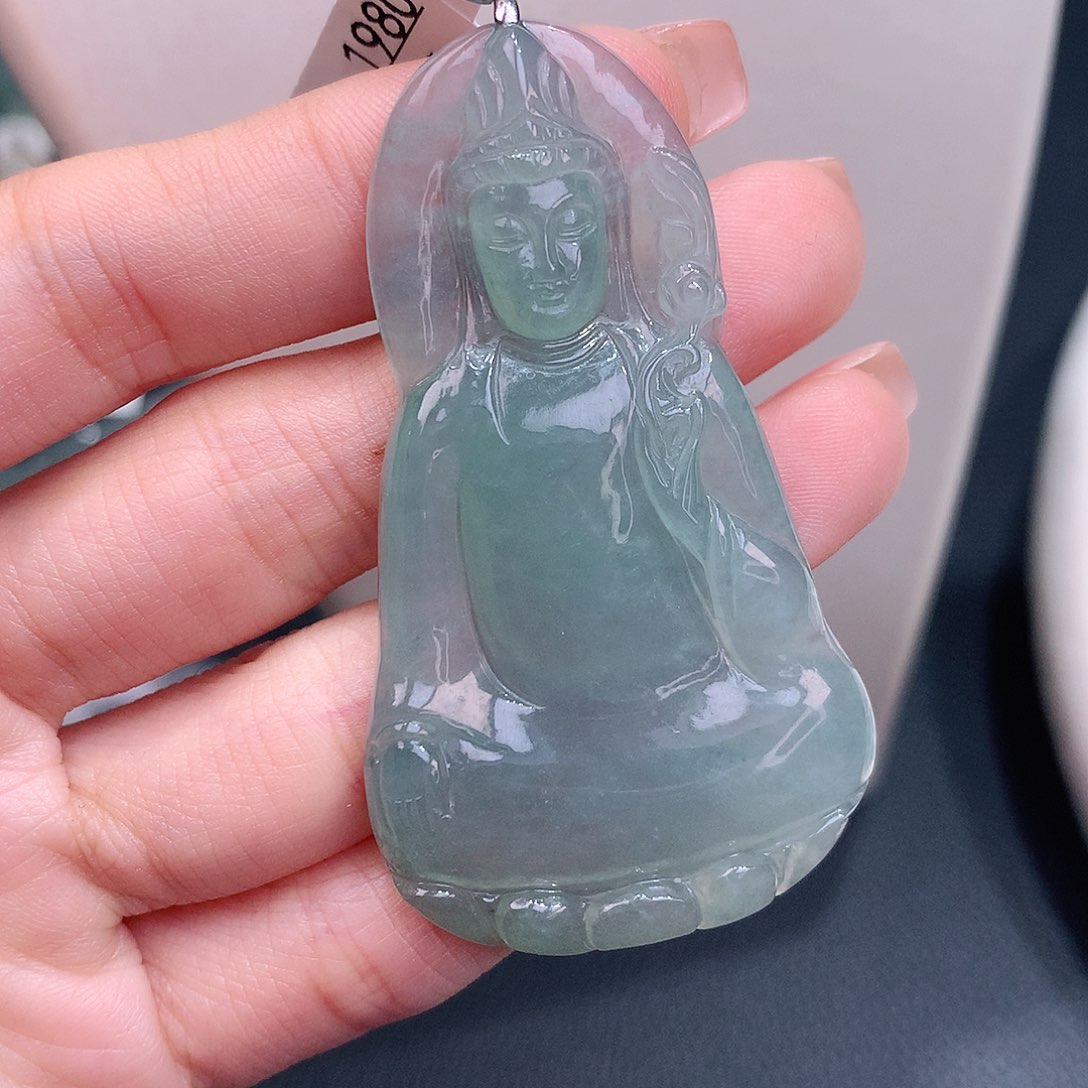 颈饰18K金镶嵌翡翠晴底素衣观音