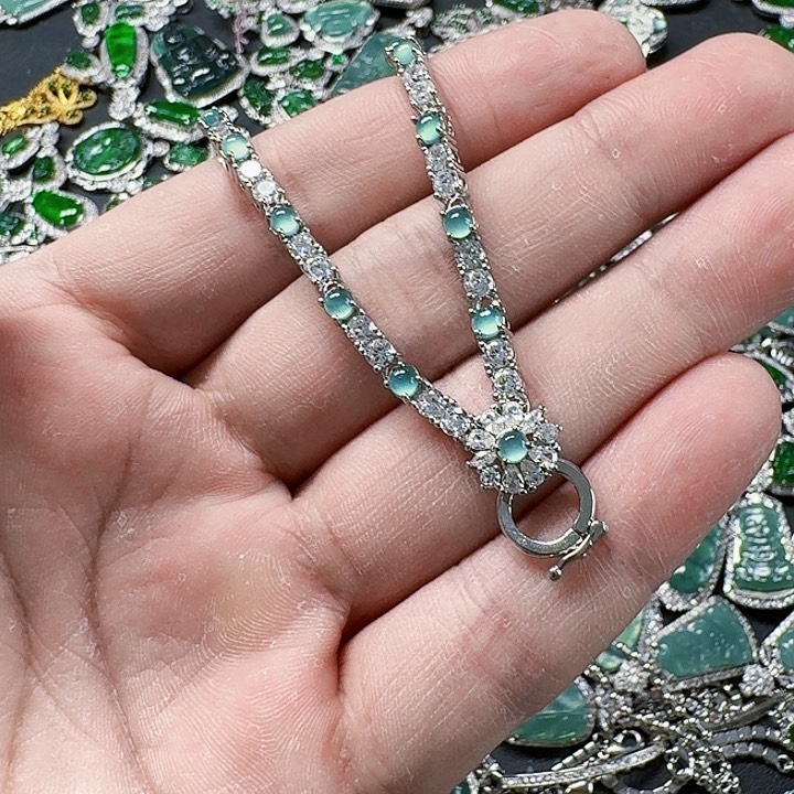 翡翠颈饰未镶嵌天然A货翡翠放漏