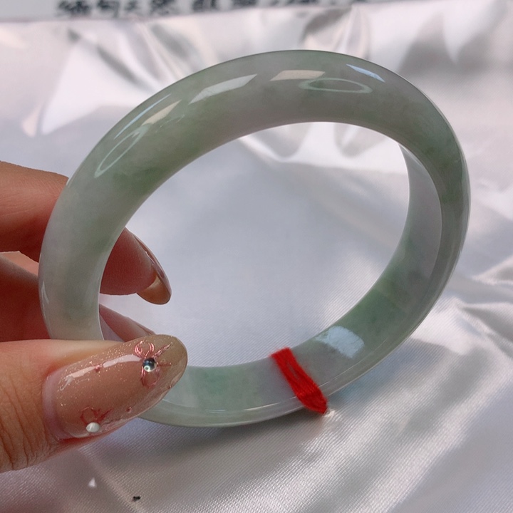 翡翠手镯未镶嵌55圈