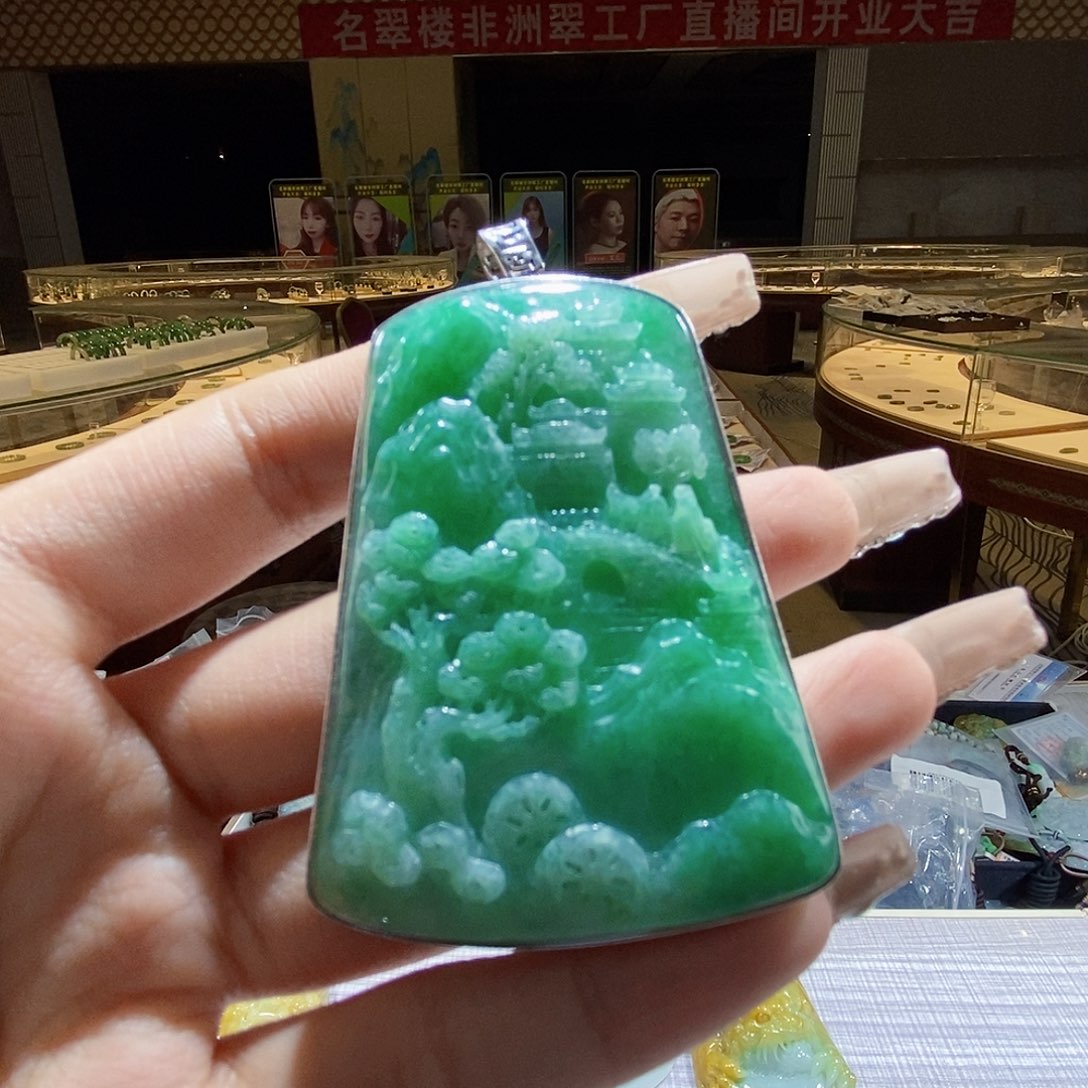 翡翠颈饰未镶嵌翡翠