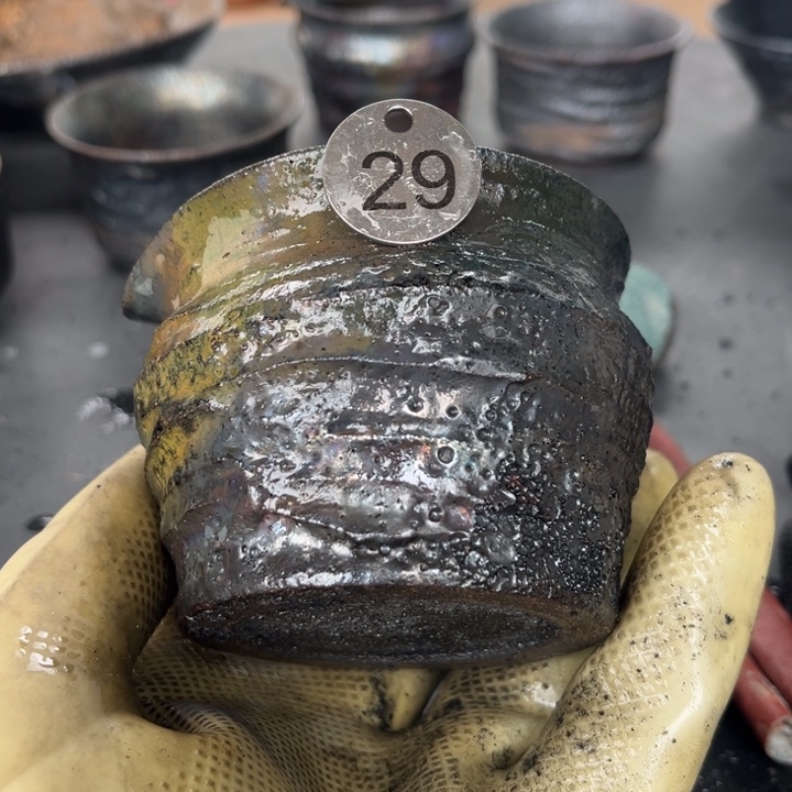 用*s荥经黑砂29号下鼓包公道窑宝1只