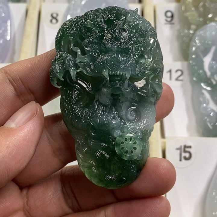 颈饰未镶嵌翡翠每**喜冰龙