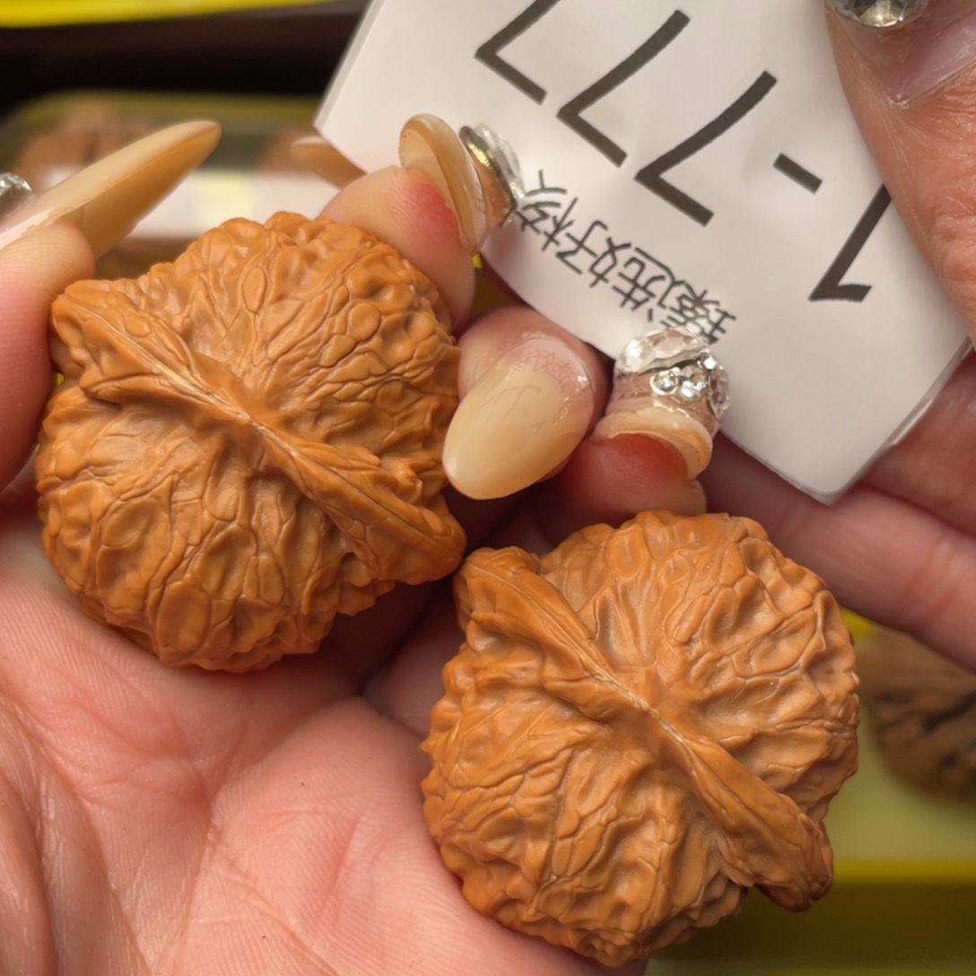 文玩核桃把件40全品精配宫灯