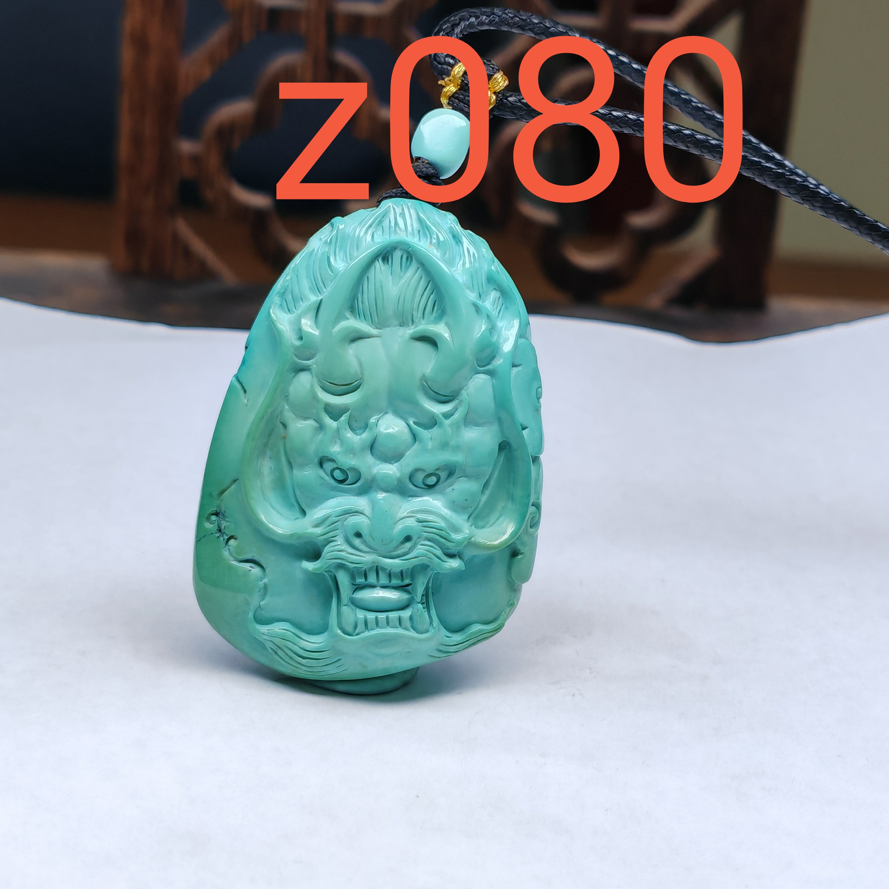 z080苏工精雕绿松石龙牌，喇叭山白皮浅蓝微俏色，料质细腻霸气侧露