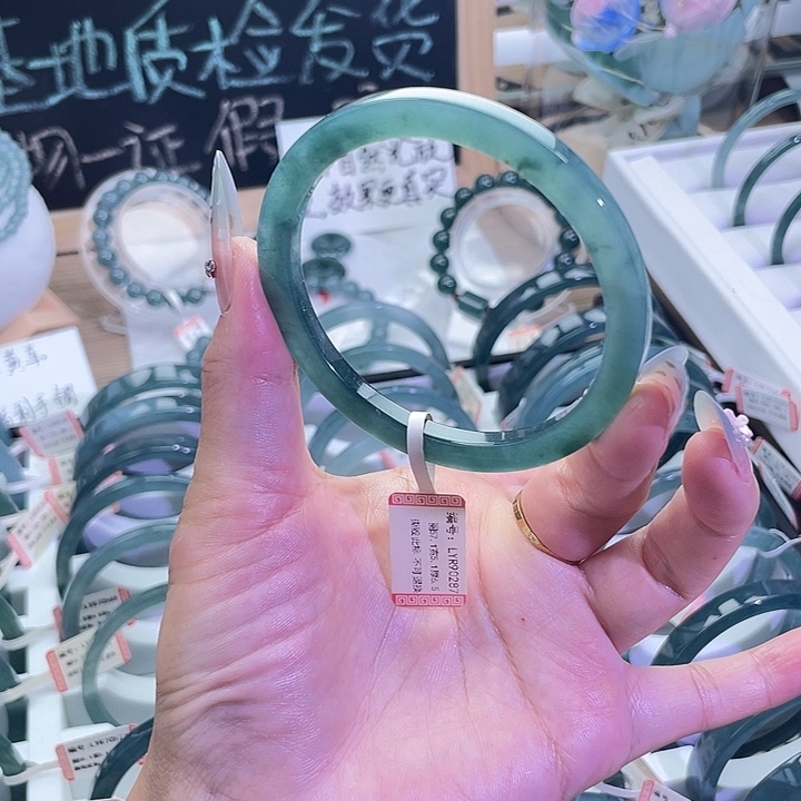 翡翠手镯未镶嵌56-57圈