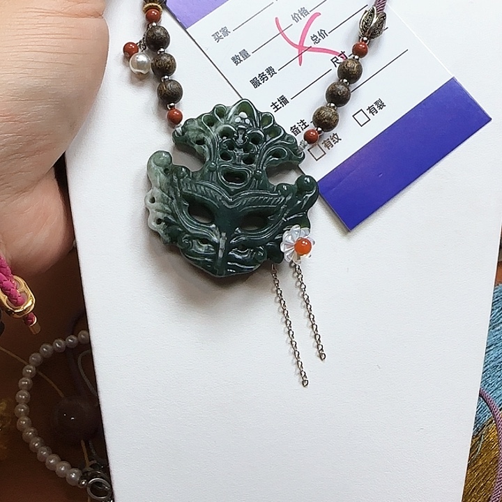 蛇纹石玉颈饰合金花**朵