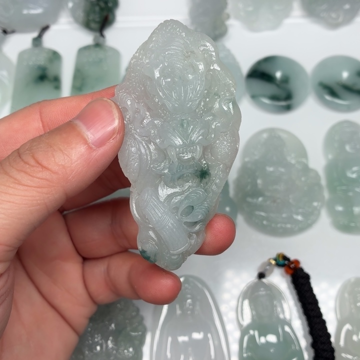 定制翡翠未镶嵌龙牌