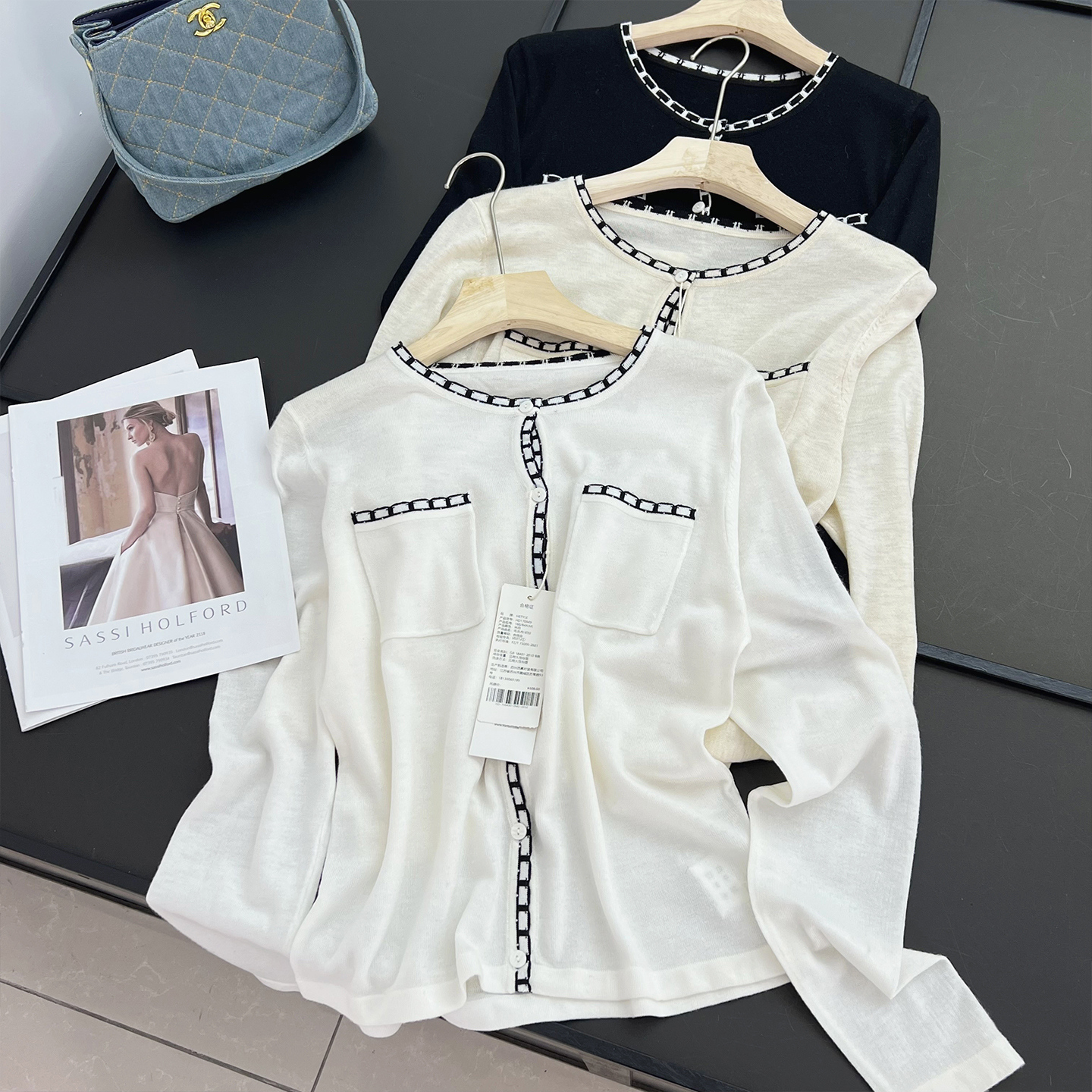 简约有气质！舒适好打理 圆领撞色边双口袋针织开衫