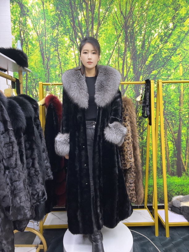 女长款裙摆款高端水貂毛外套