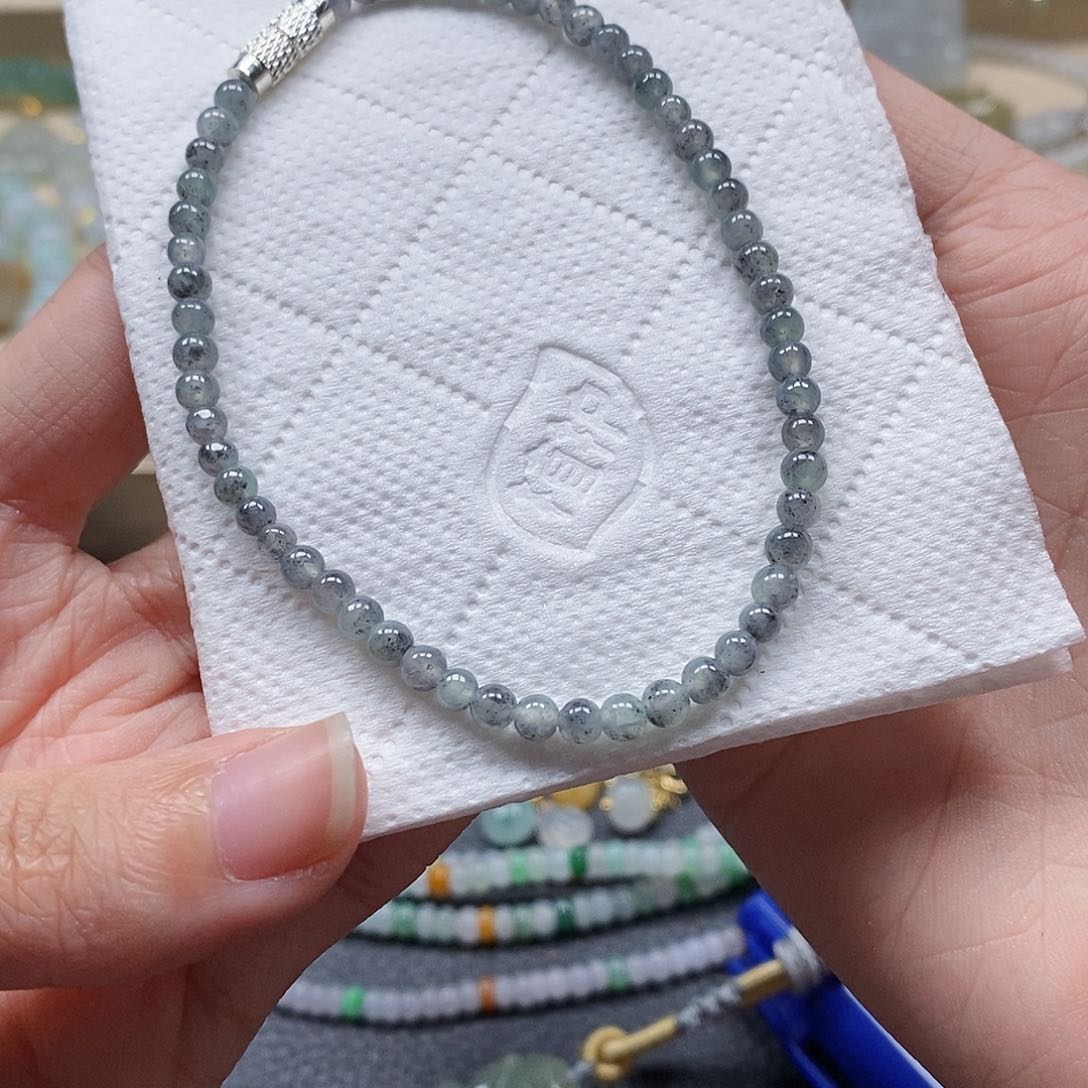 翡翠颈饰未镶嵌闪