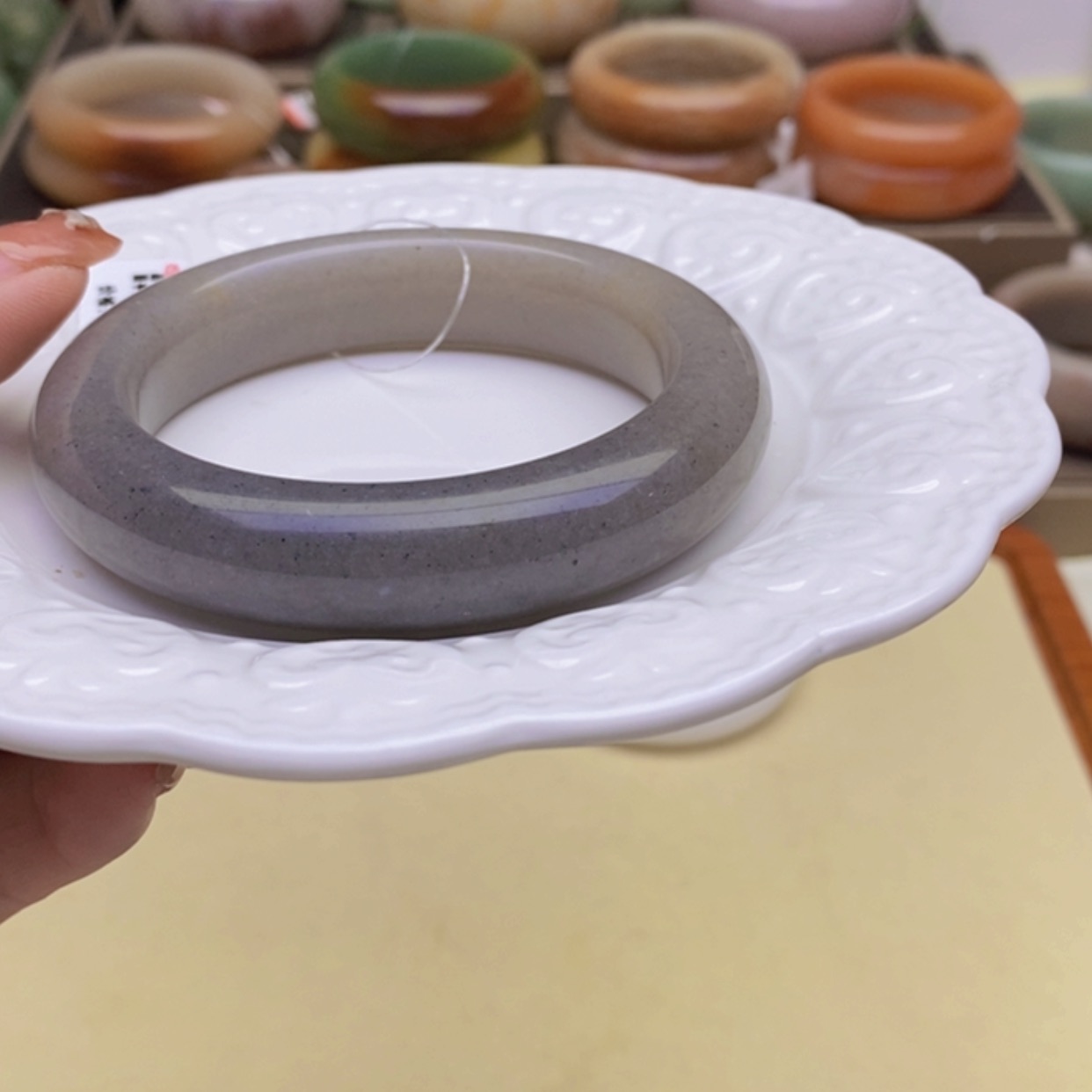 【闪购商品】石英质玉手镯未镶嵌