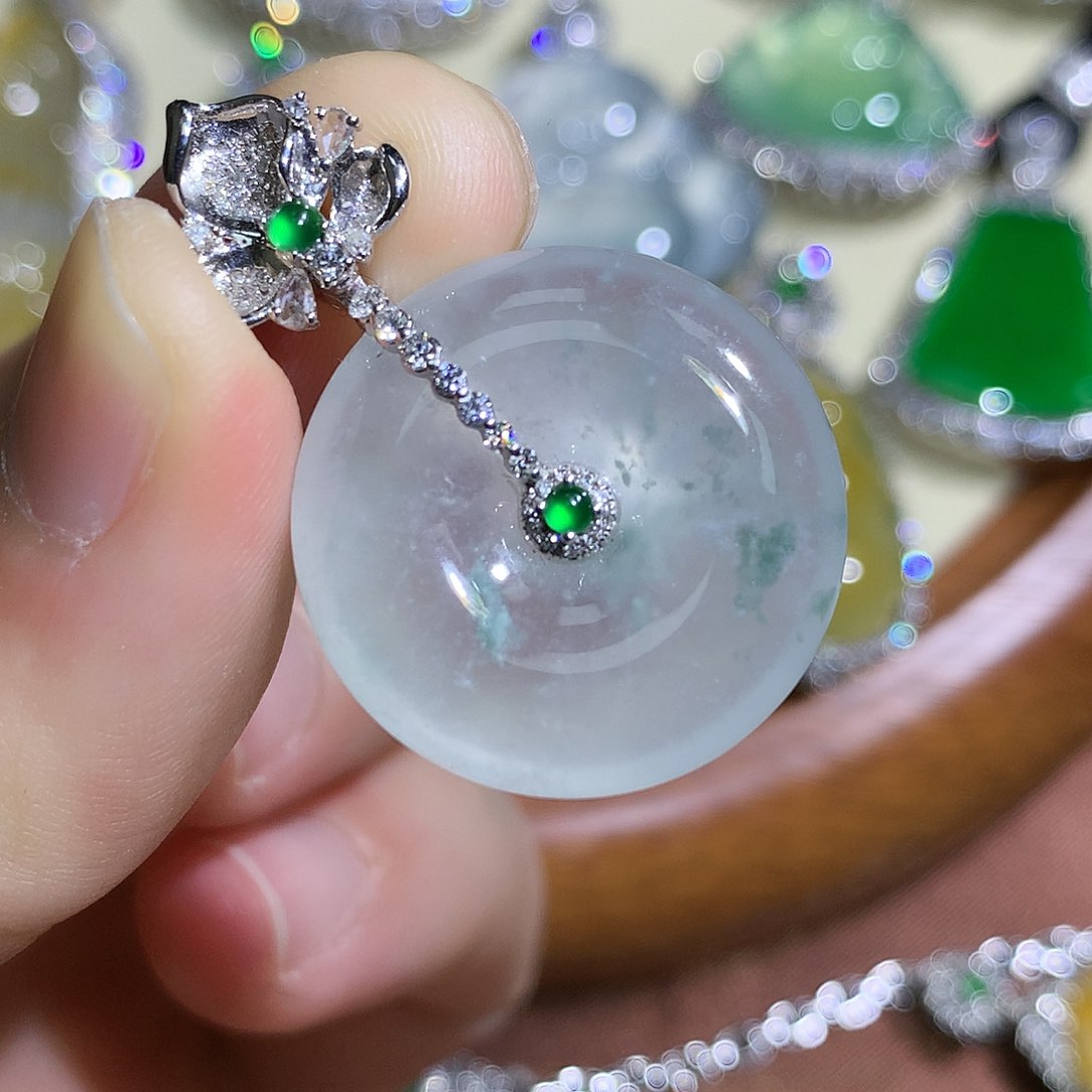 翡翠颈饰18K金镶嵌扣子