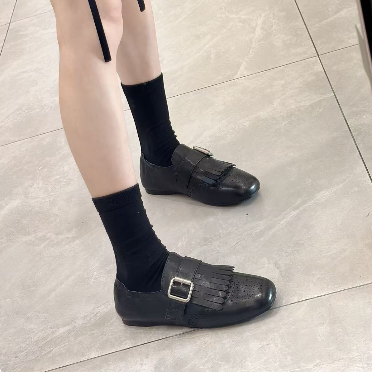 欧货法式流苏牛皮布洛克乐福鞋女深口方头平底英伦风皮带扣单鞋女