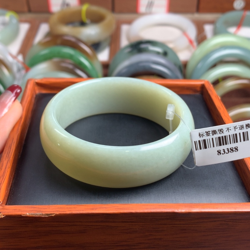【闪购商品】和田玉手镯未镶嵌50/51