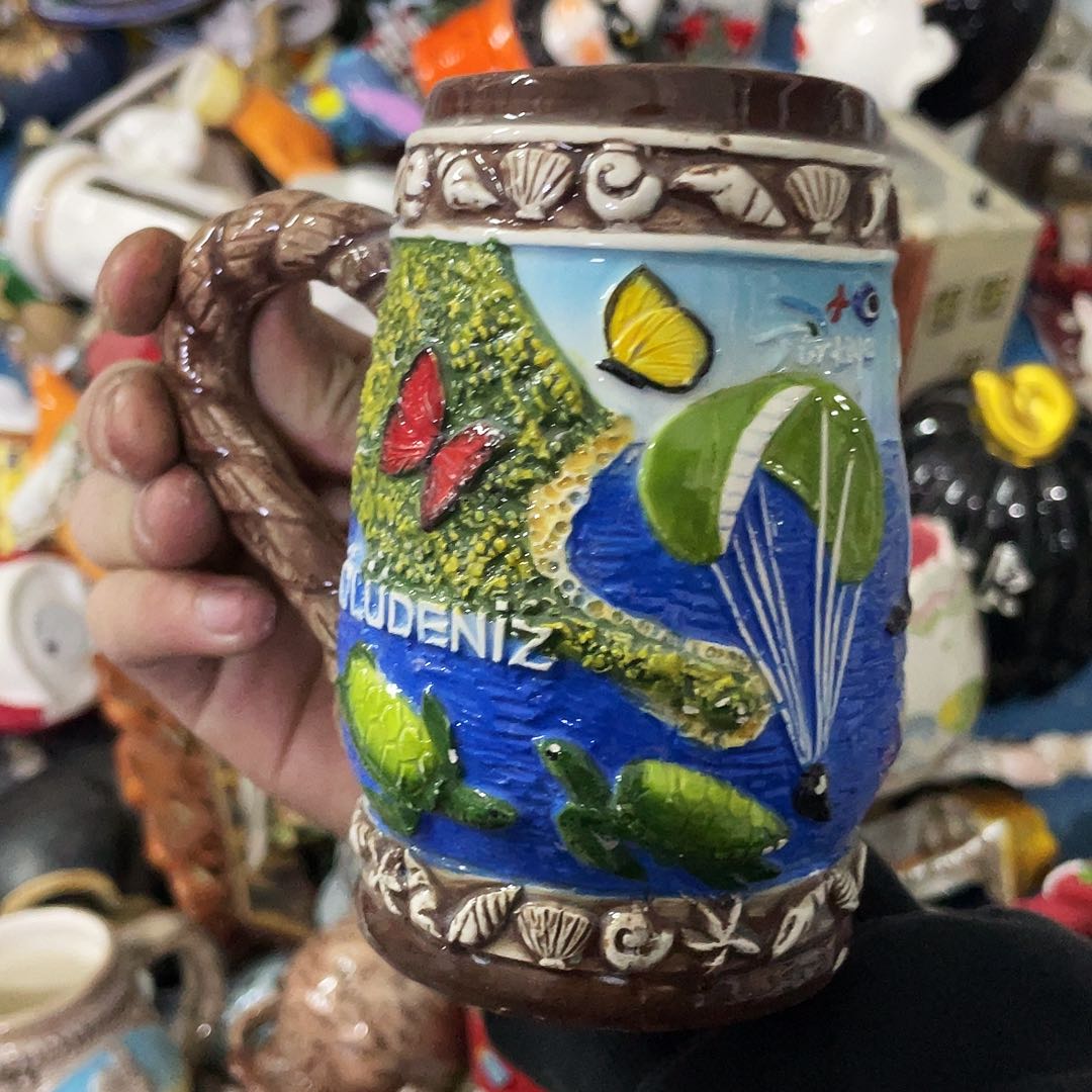 摆件   磕碰。封釉。      