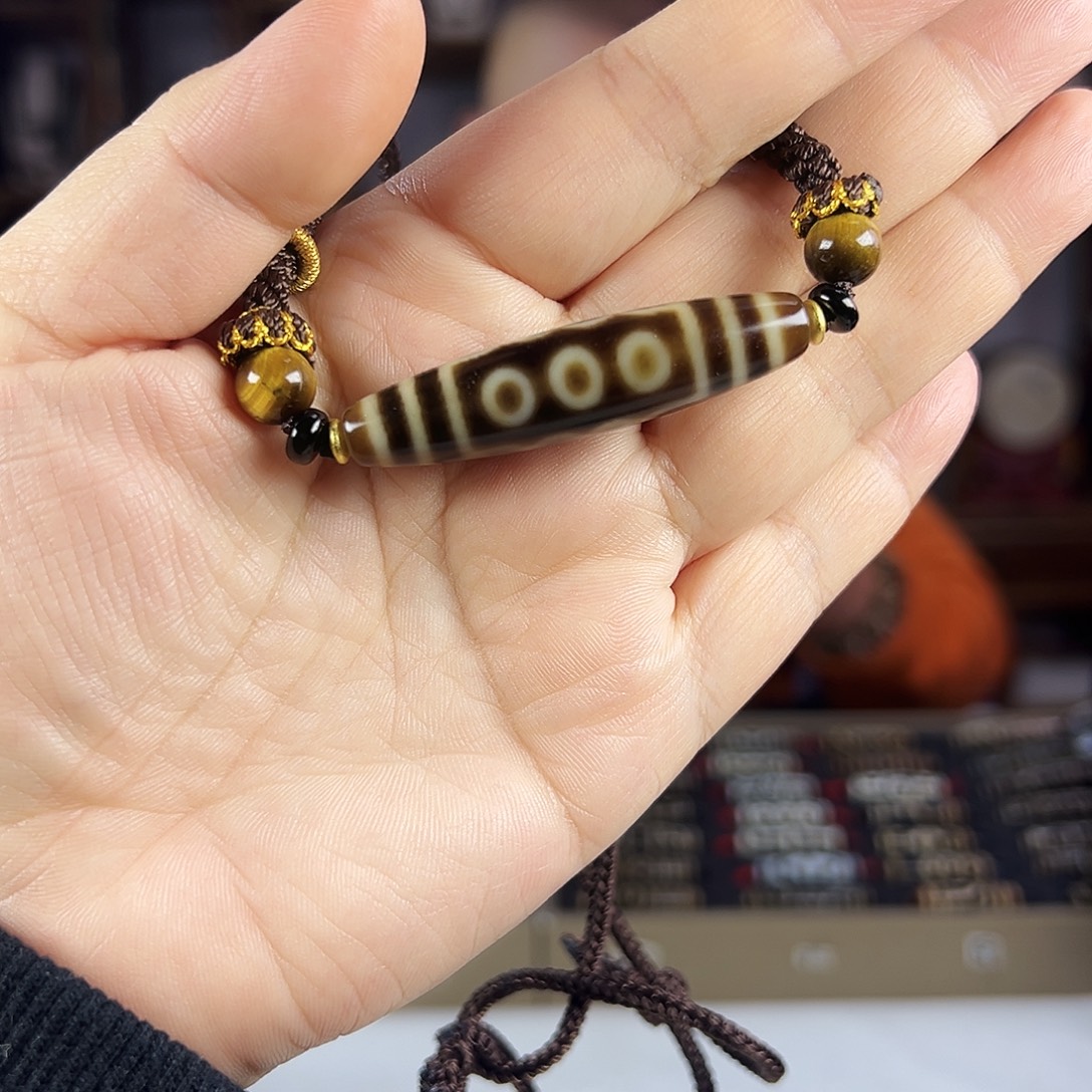 玛瑙/玉髓合金颈饰～张魁