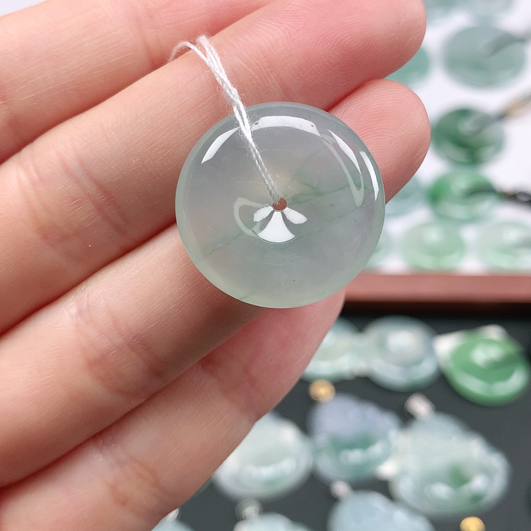 翡翠颈饰未镶嵌平安