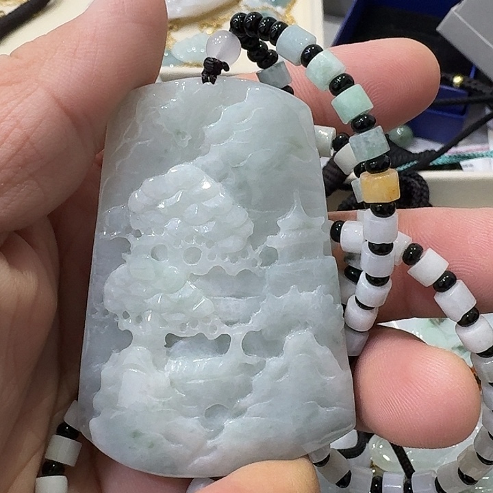 翡翠未镶嵌颈饰山水牌