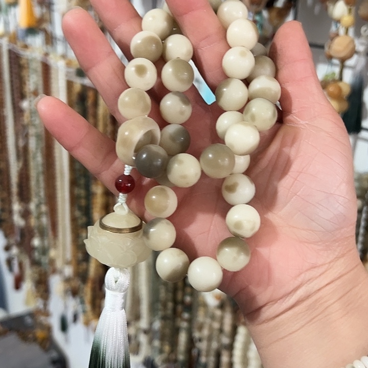 白玉菩提吊坠13.5卡